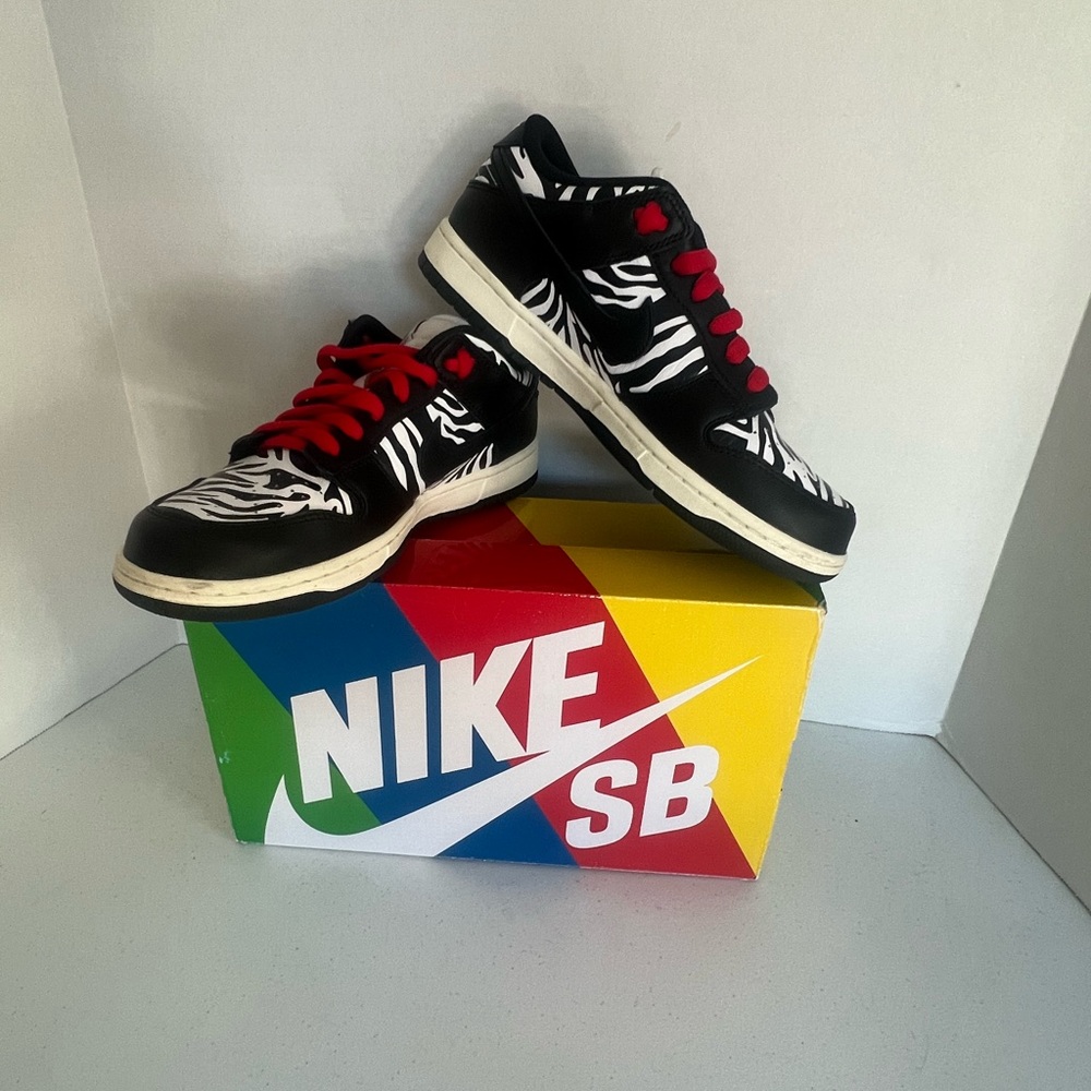 Nike Sb Dunk low og qs Quartersnacks size 8.5 Zebra print